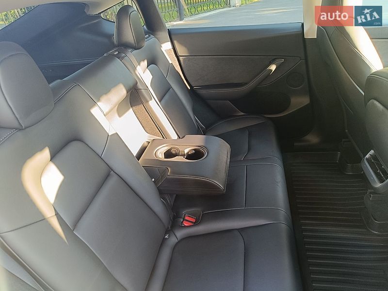 Внедорожник / Кроссовер Tesla Model Y 2024 в Днепре