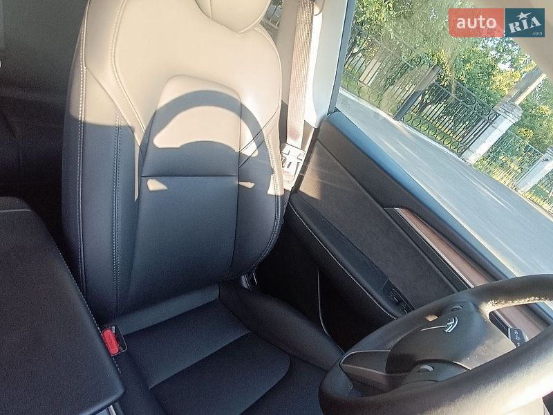 Внедорожник / Кроссовер Tesla Model Y 2024 в Днепре