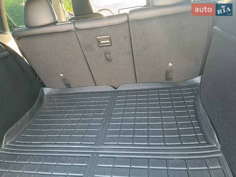 Tesla Model Y 2024 VIN 7SAYGDED1RF053597 фото оголошення 40 з 66