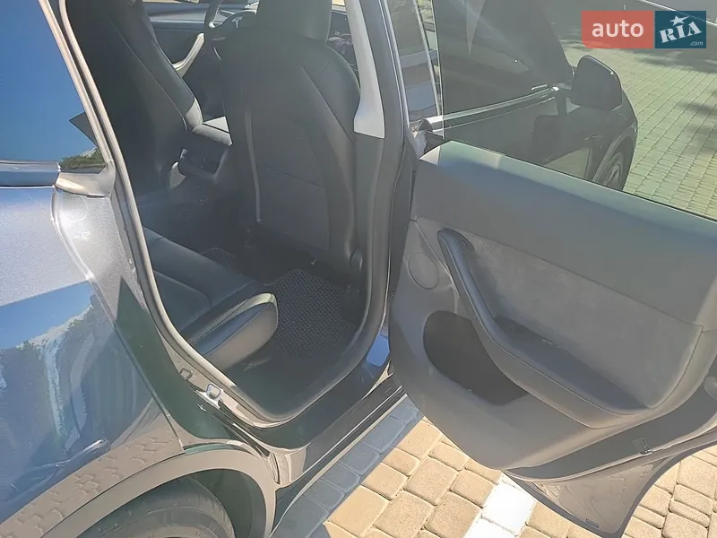 Tesla Model Y 2025 VIN 7SAYGDEF2SA366176 фото оголошення 9 з 37