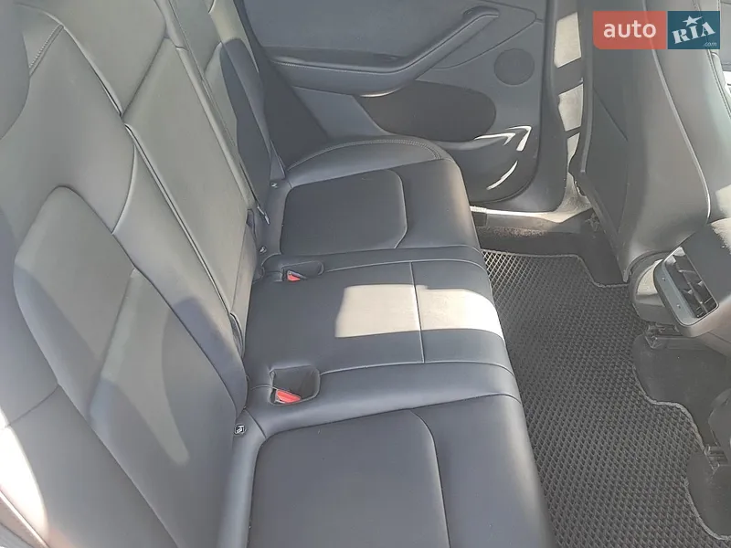 Tesla Model Y 2025 VIN 7SAYGDEF2SA366176 фото оголошення 14 з 37