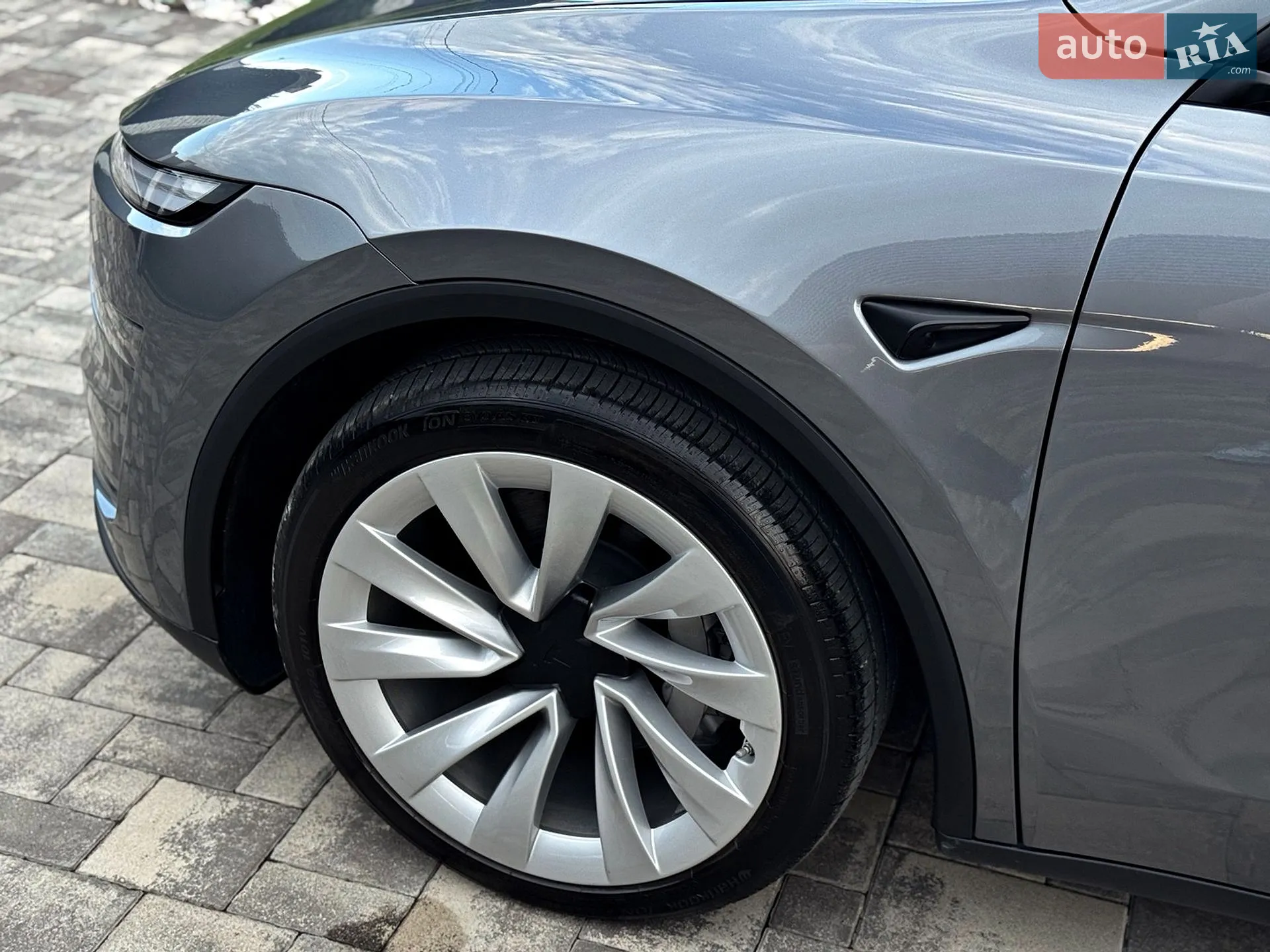 2025 Tesla Model Y - мініатюра 10