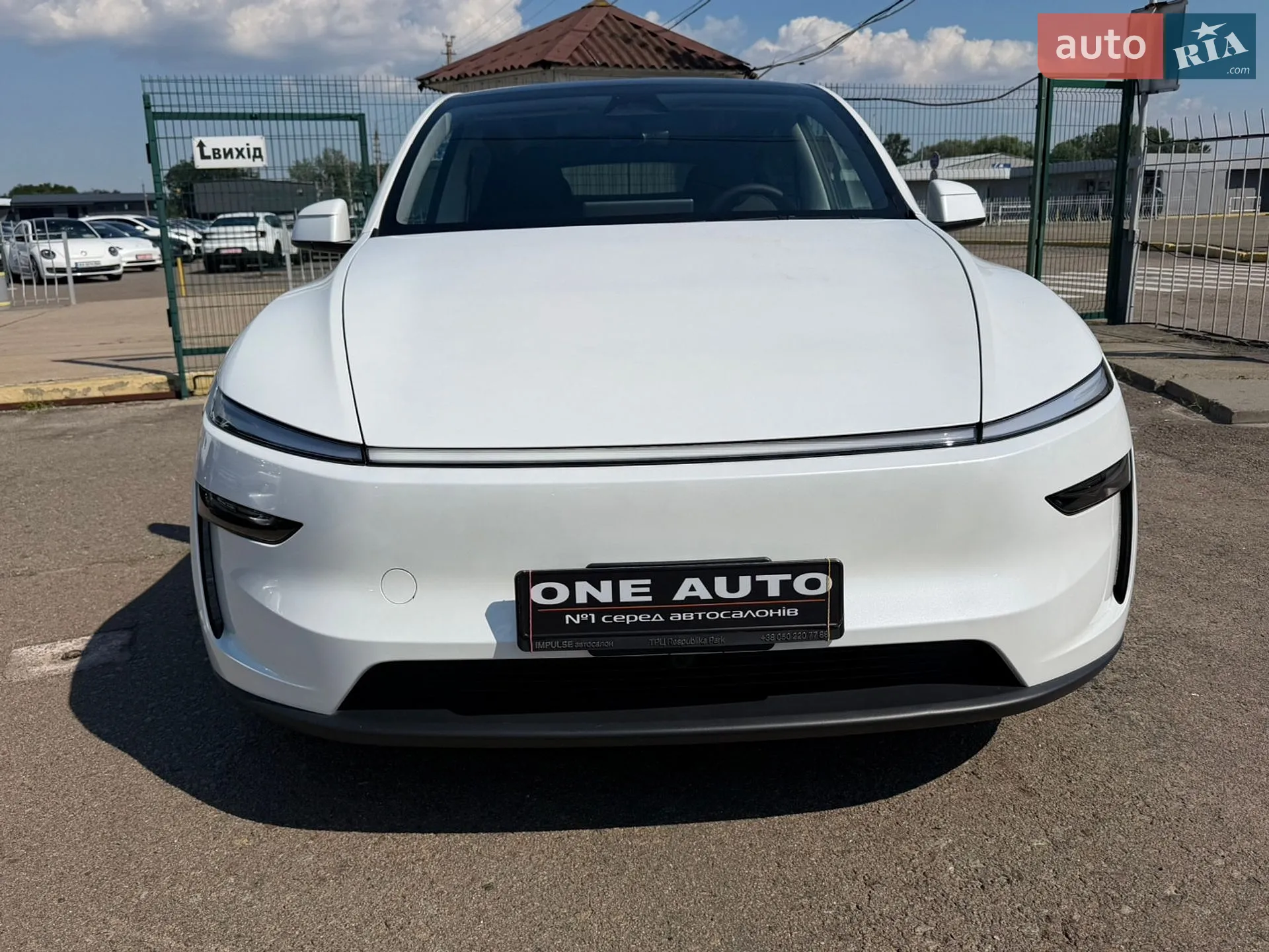 2025 Tesla Model Y - мініатюра 3