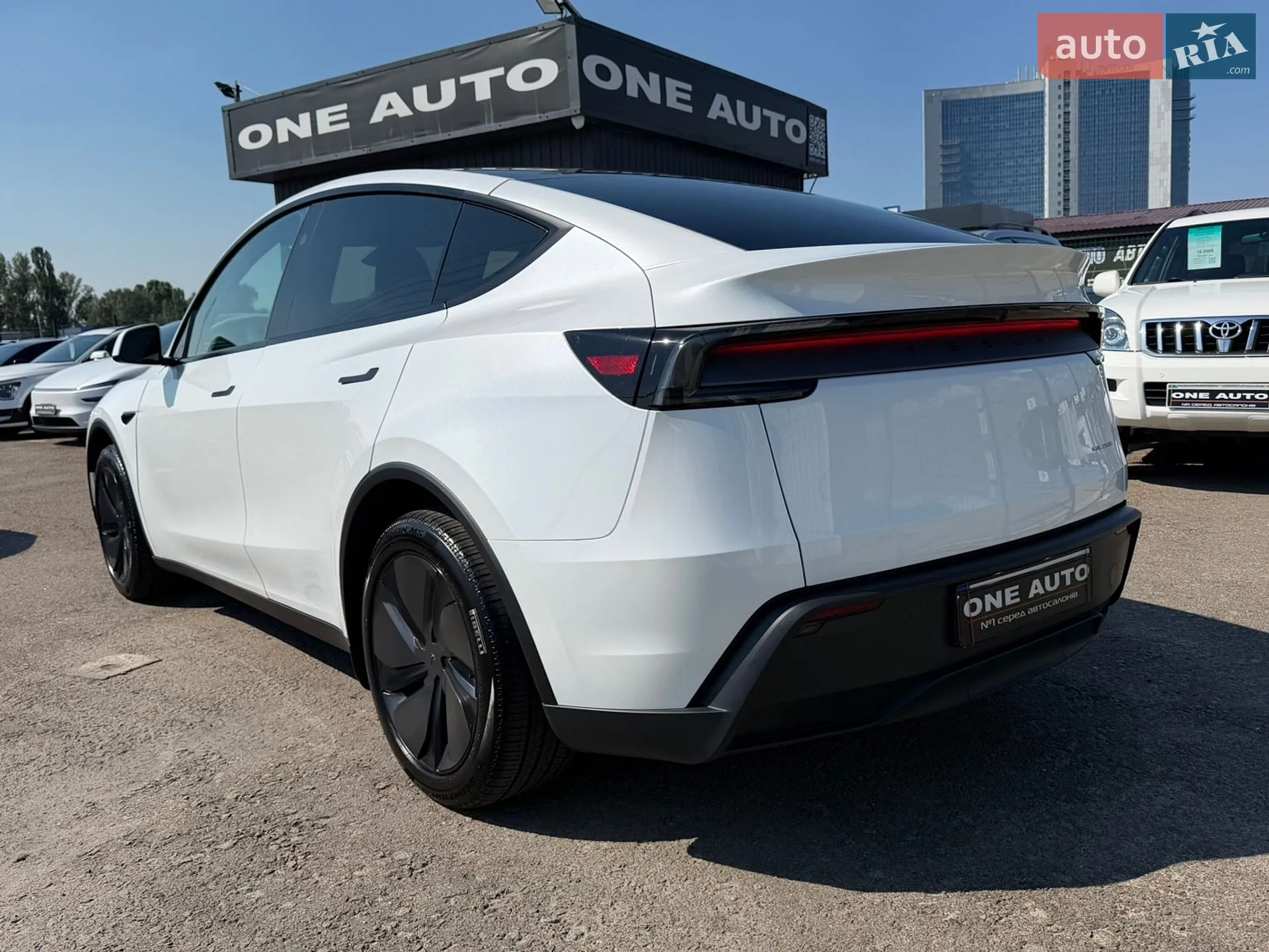 2025 Tesla Model Y - мініатюра 8