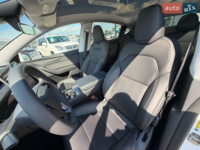 Позашляховик / Кросовер Tesla Model Y 2025 в Києві