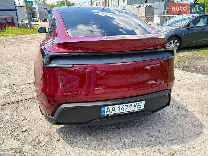 Внедорожник / Кроссовер Tesla Model Y 2025 в Киеве