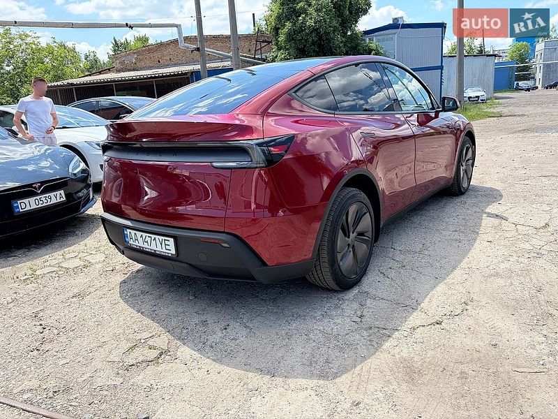 Внедорожник / Кроссовер Tesla Model Y 2025 в Киеве