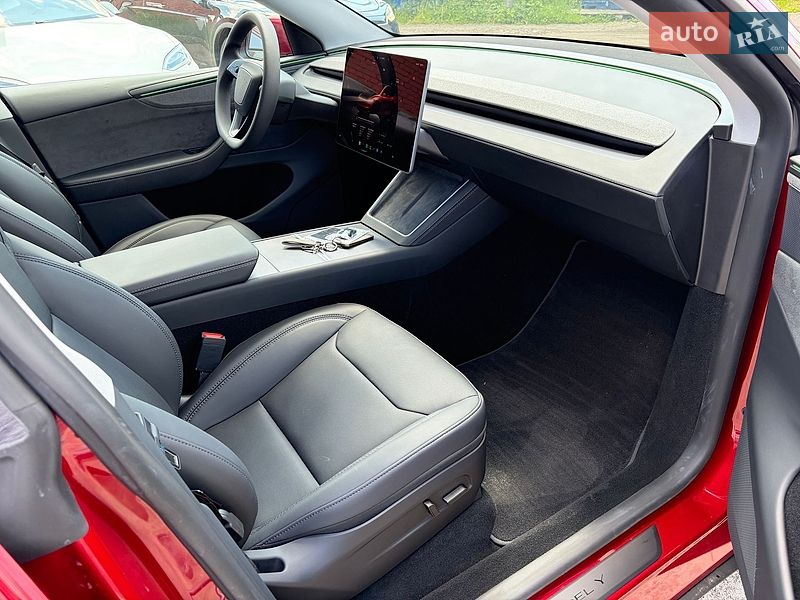 Внедорожник / Кроссовер Tesla Model Y 2025 в Киеве