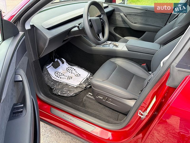 Внедорожник / Кроссовер Tesla Model Y 2025 в Киеве