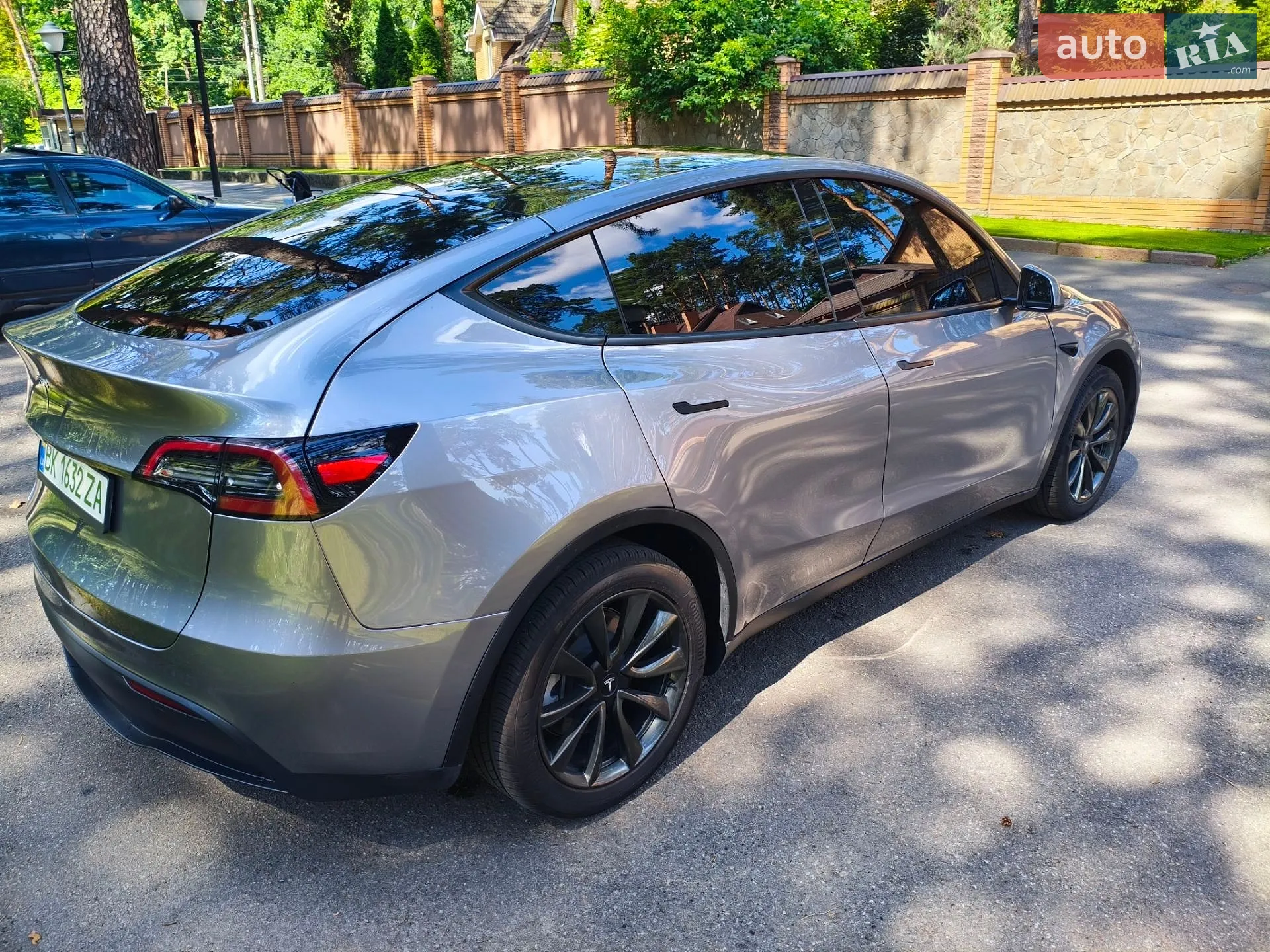 2024 Tesla Model Y - мініатюра 3