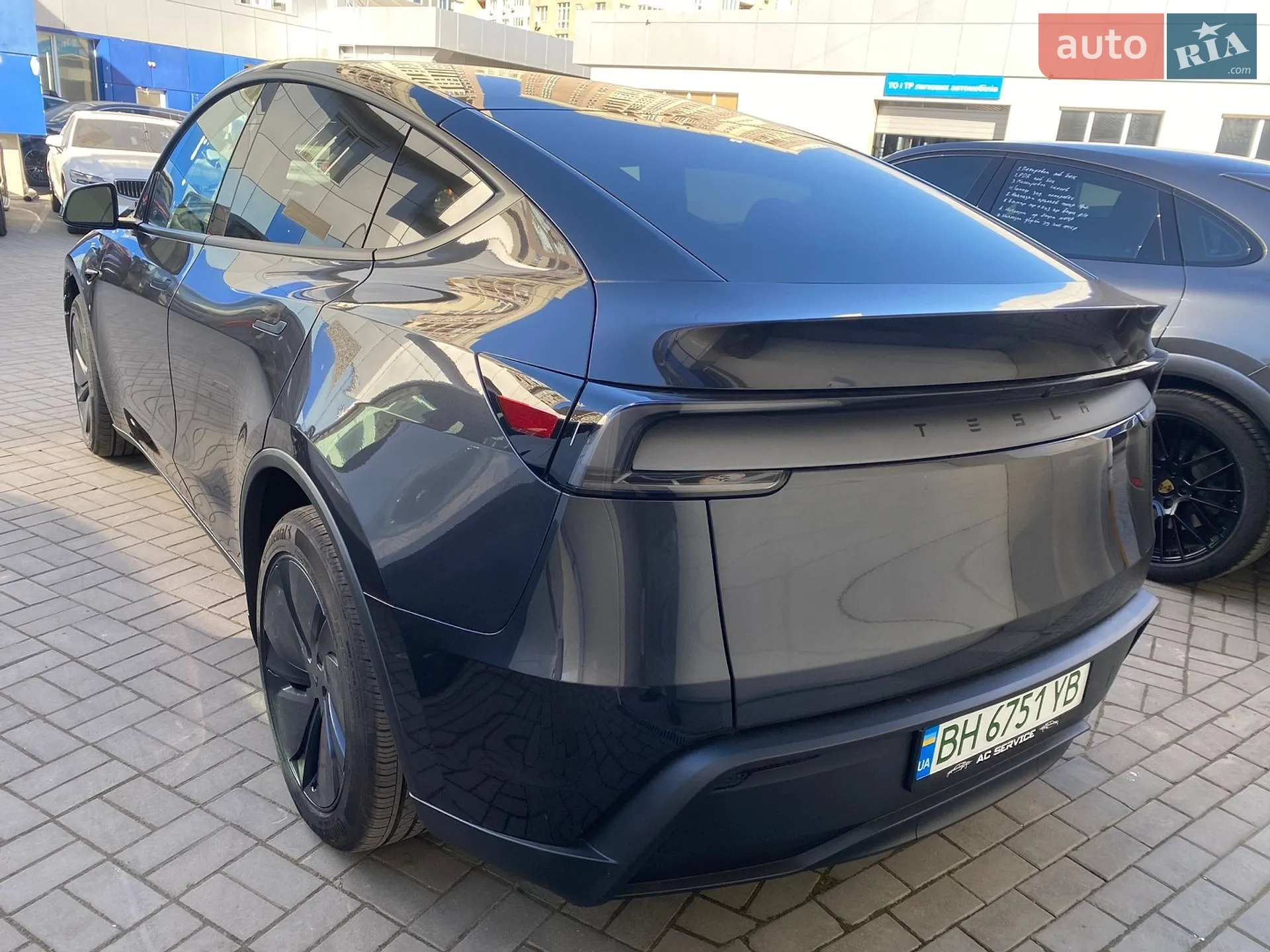 2025 Tesla Model Y - мініатюра 8