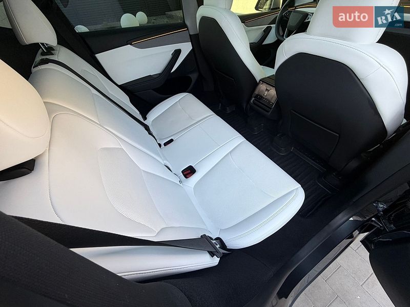Позашляховик / Кросовер Tesla Model Y 2025 в Дніпрі
