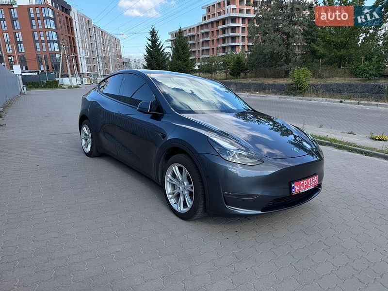 Tesla Model Y 2023