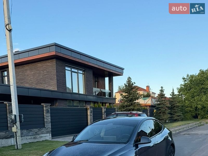Внедорожник / Кроссовер Tesla Model Y 2023 в Киеве