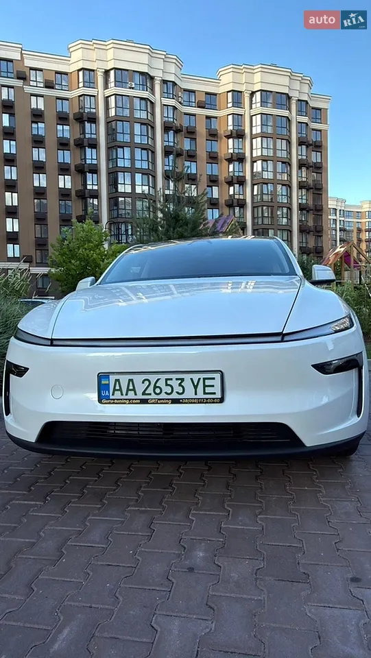 2025 Tesla Model Y - мініатюра 28