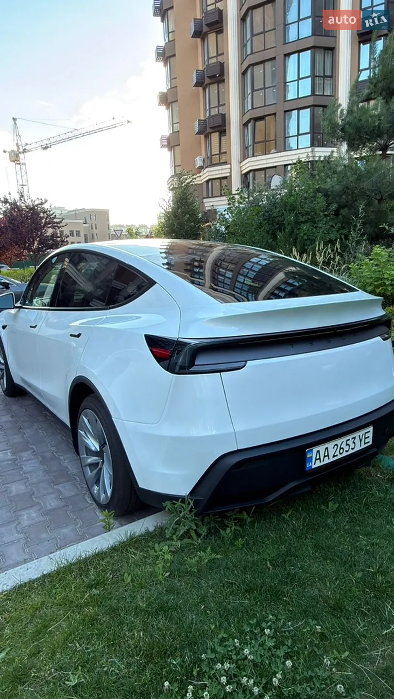 Tesla Model Y 2025 VIN 7SAYGDEE4TF358298 фото оголошення 4 з 20