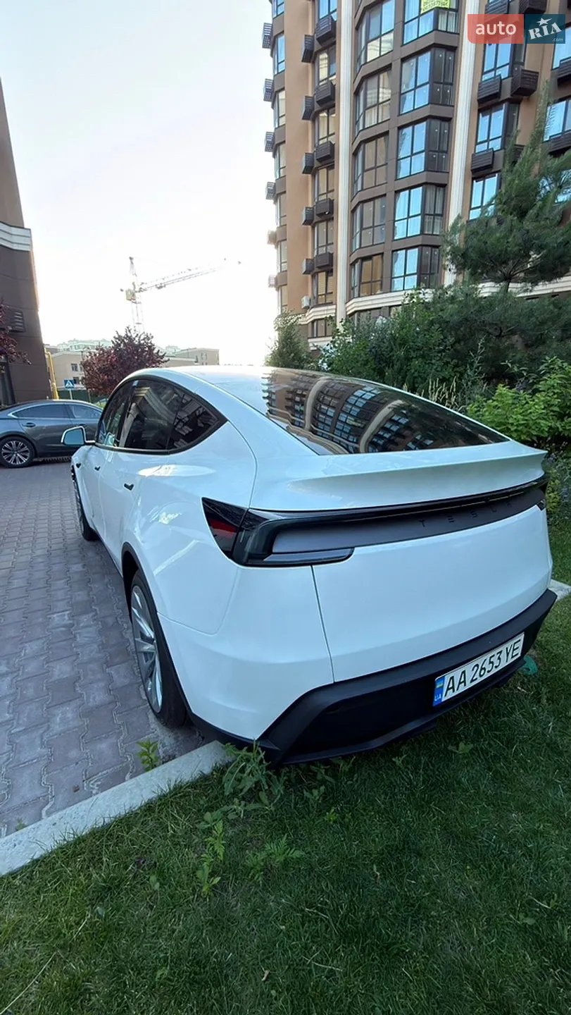 Tesla Model Y 2025 VIN 7SAYGDEE4TF358298 фото оголошення 5 з 20
