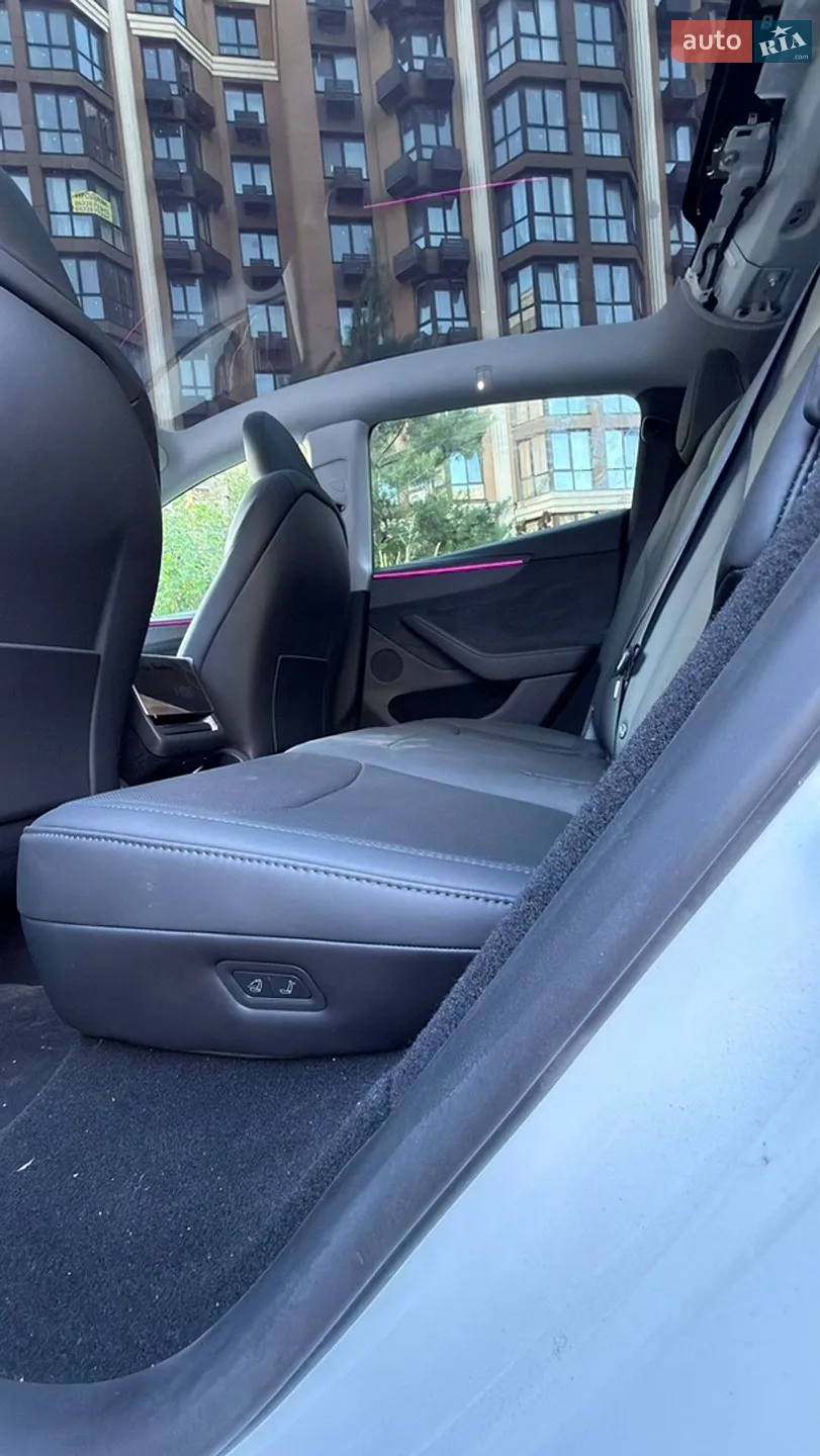Tesla Model Y 2025 VIN 7SAYGDEE4TF358298 фото оголошення 6 з 20