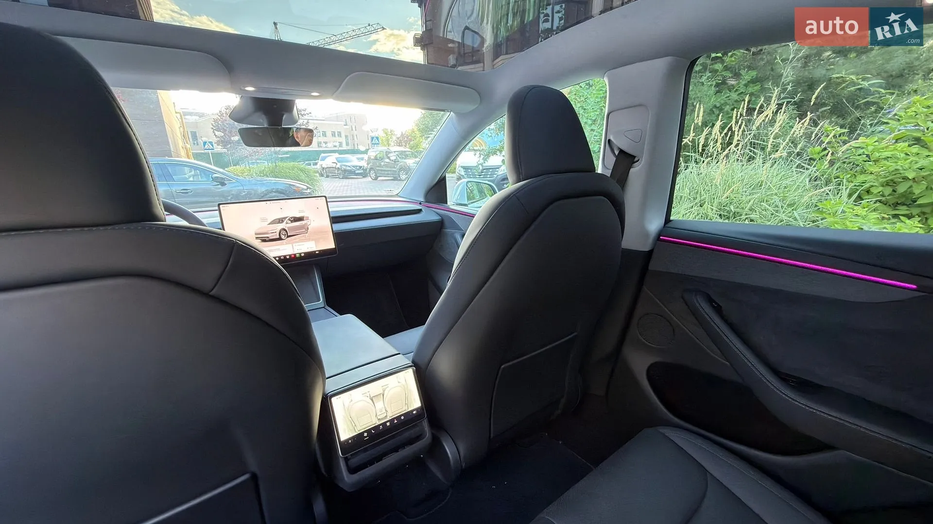 Tesla Model Y 2025 VIN 7SAYGDEE4TF358298 фото оголошення 8 з 20