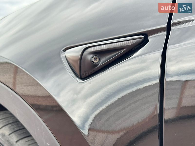 Внедорожник / Кроссовер Tesla Model Y 2023 в Стрые