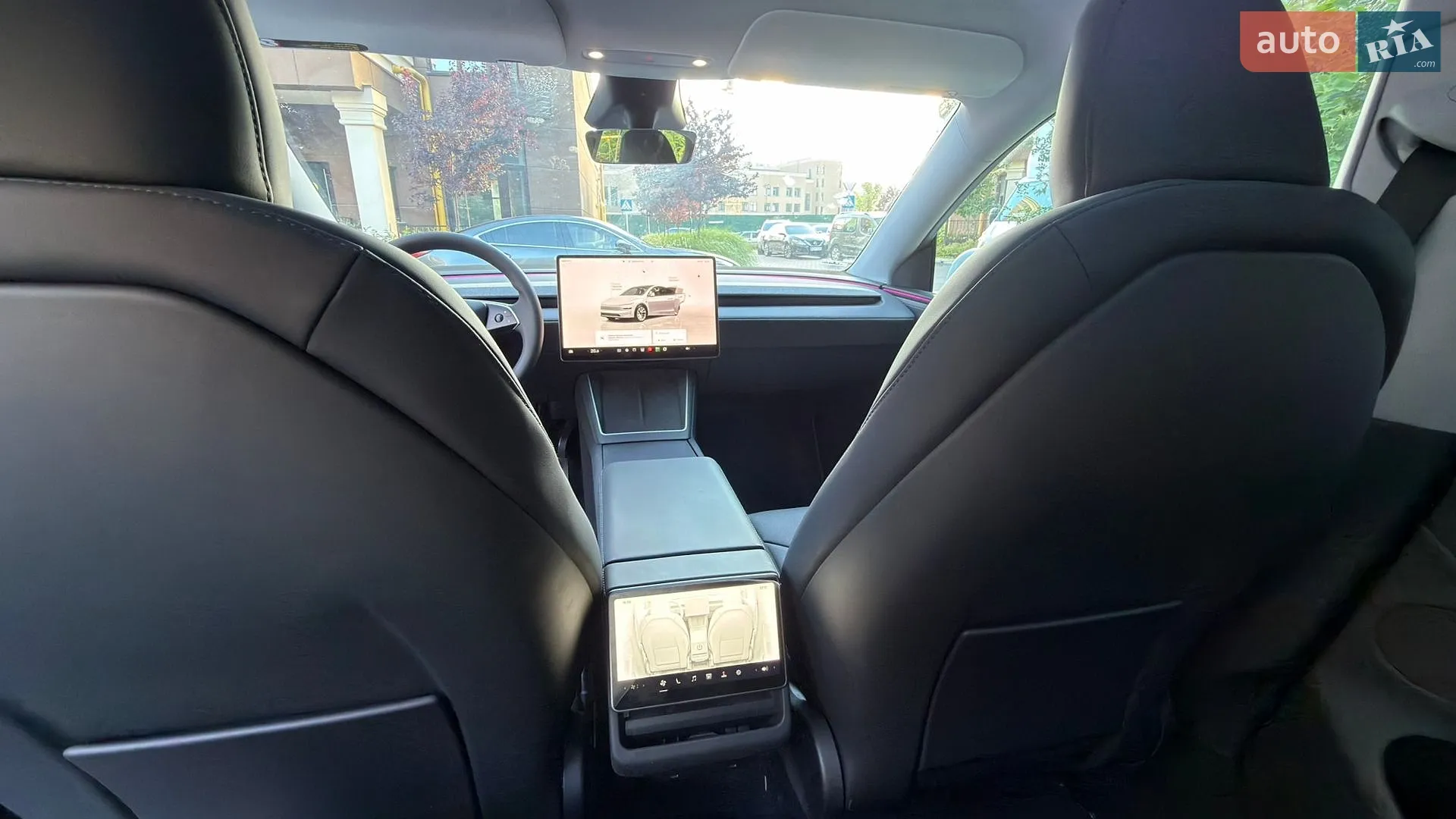 Tesla Model Y 2025 VIN 7SAYGDEE4TF358298 фото оголошення 9 з 20