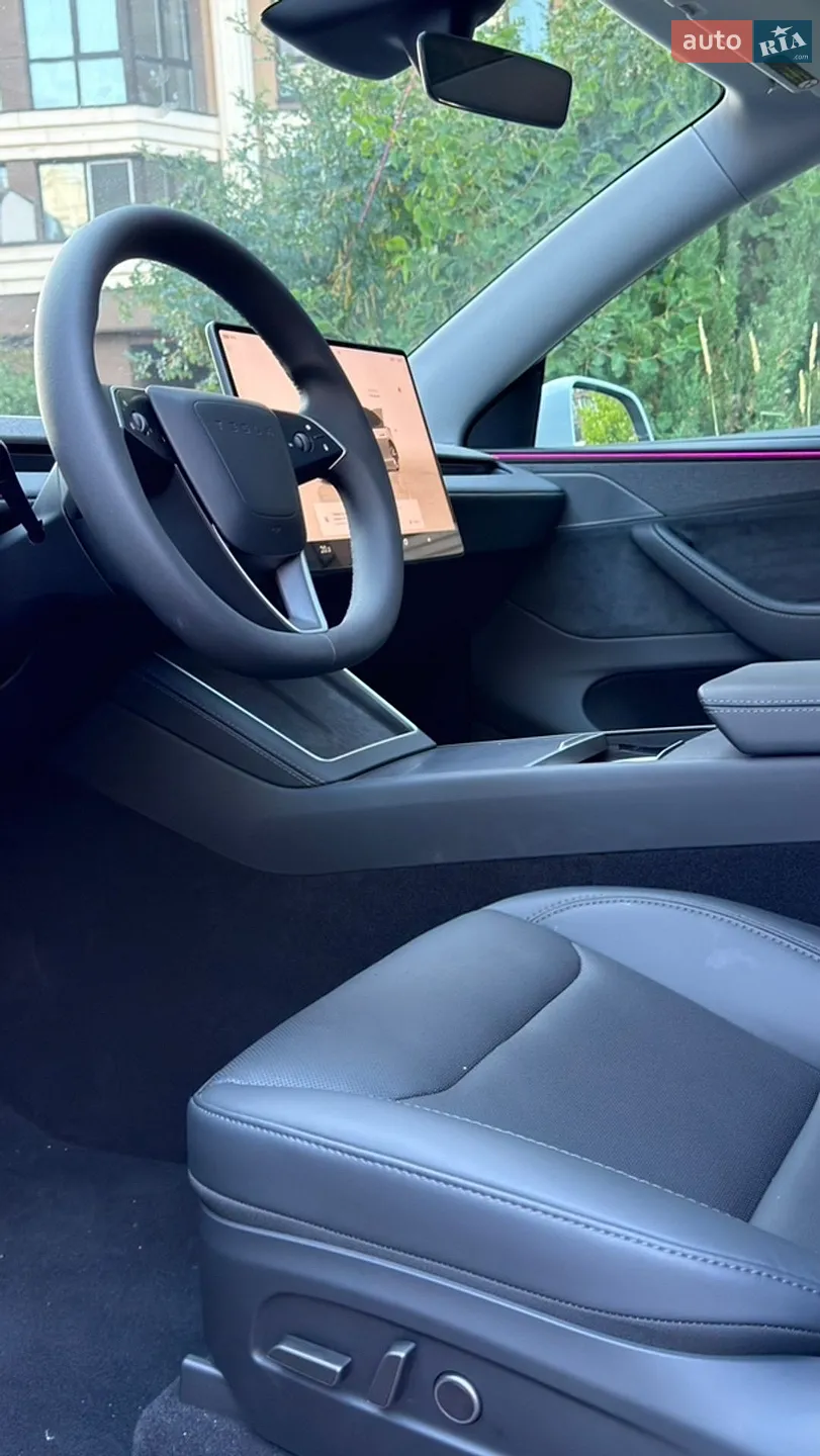 Tesla Model Y 2025 VIN 7SAYGDEE4TF358298 фото оголошення 17 з 20