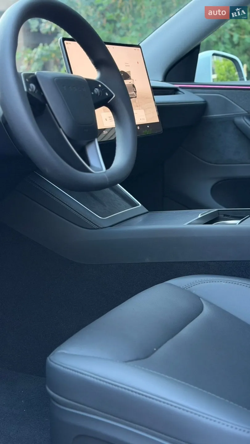 Tesla Model Y 2025 VIN 7SAYGDEE4TF358298 фото оголошення 18 з 20