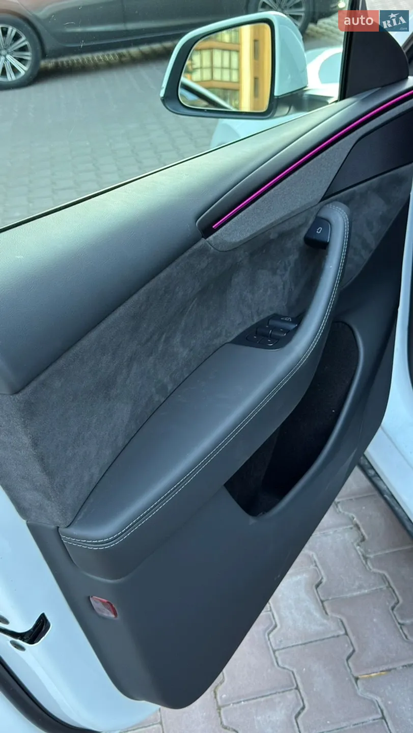 Tesla Model Y 2025 VIN 7SAYGDEE4TF358298 фото оголошення 19 з 20