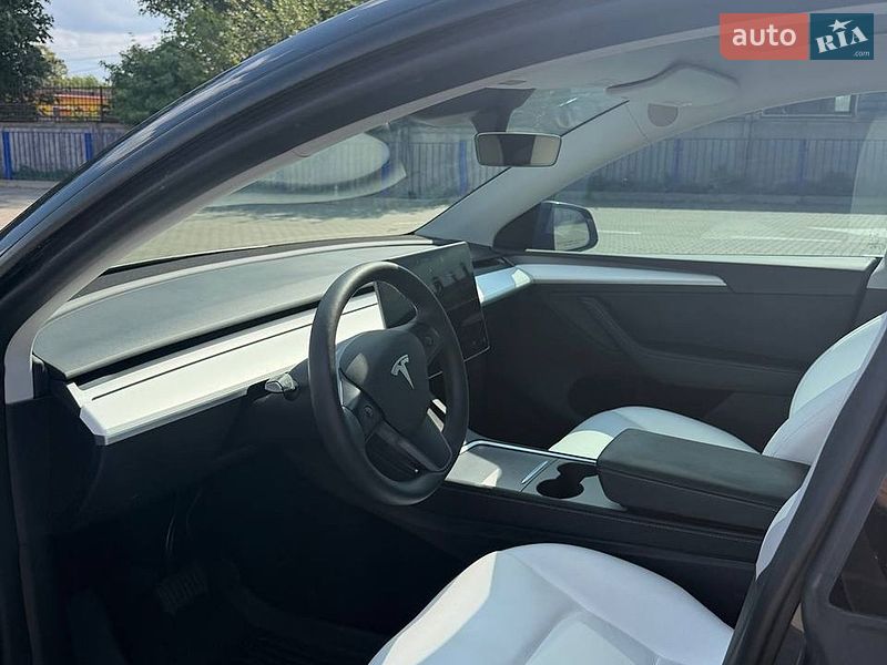 Внедорожник / Кроссовер Tesla Model Y 2024 в Тернополе