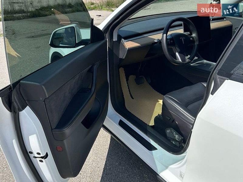 Позашляховик / Кросовер Tesla Model Y 2021 в Харкові