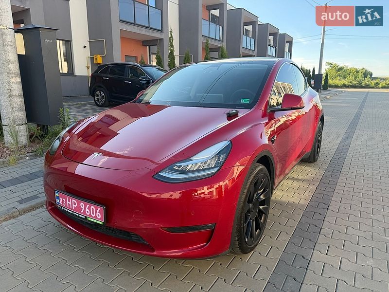 Tesla Model Y, photos from the listing