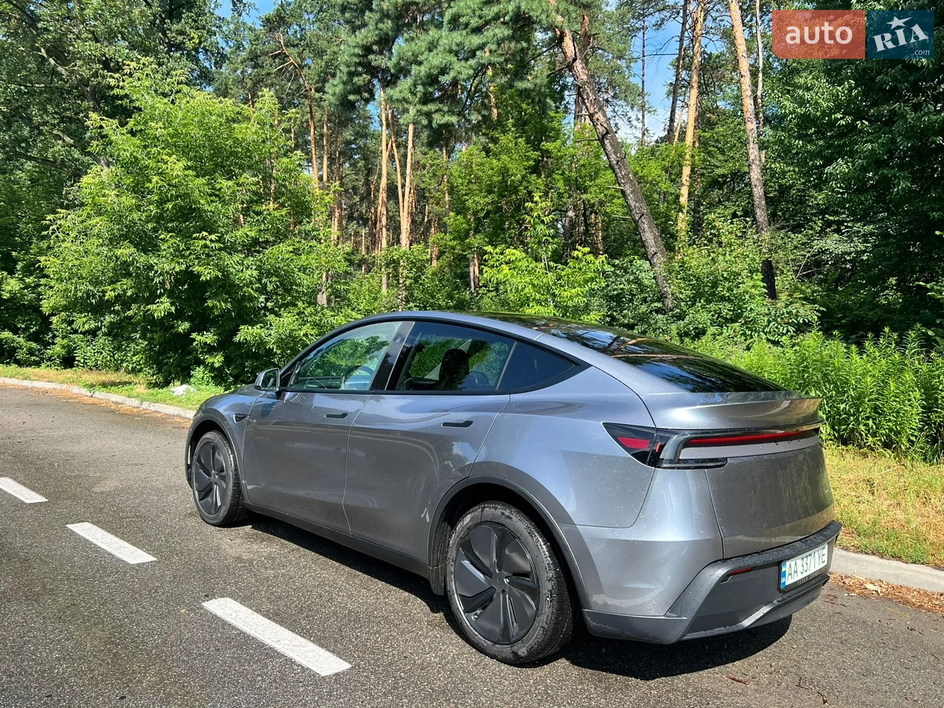 2025 Tesla Model Y - мініатюра 8