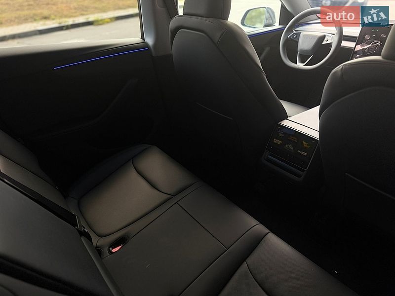 Внедорожник / Кроссовер Tesla Model Y 2025 в Киеве