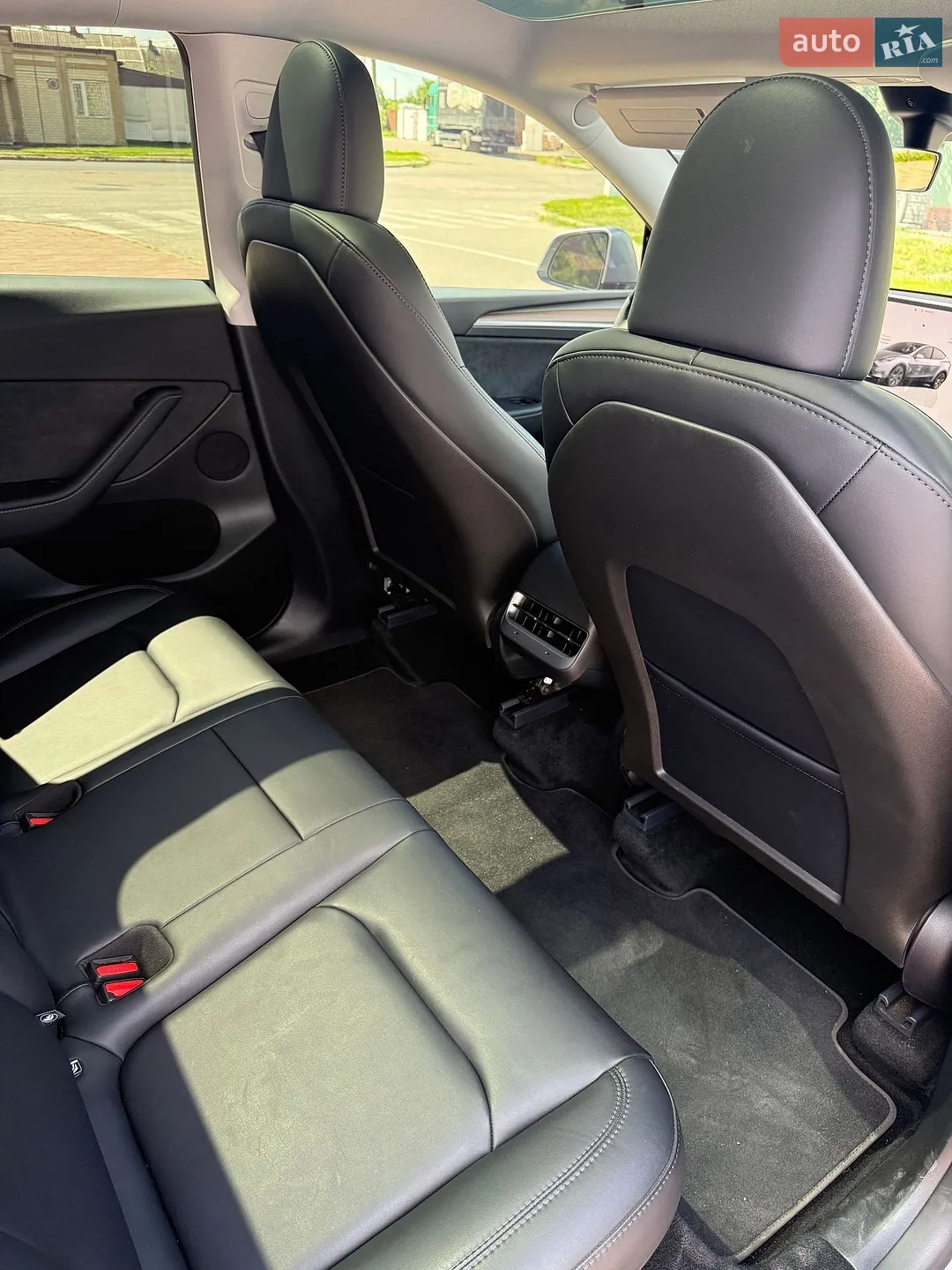 2024 Tesla Model Y - мініатюра 9