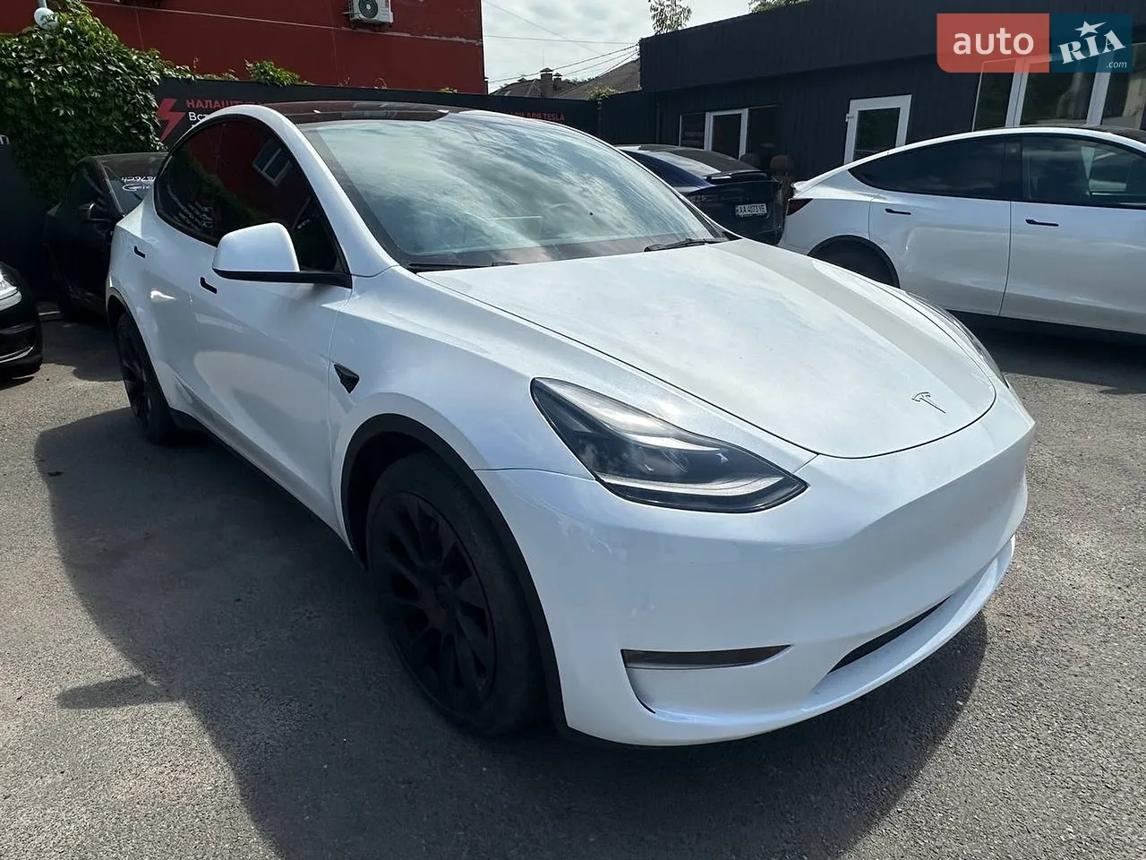 2025 Tesla Model Y - мініатюра 14