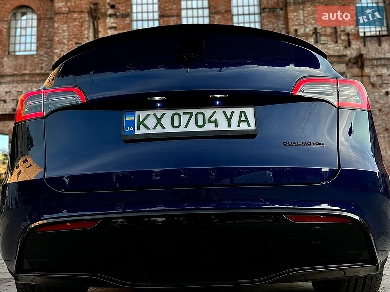 Позашляховик / Кросовер Tesla Model Y 2021 в Харкові