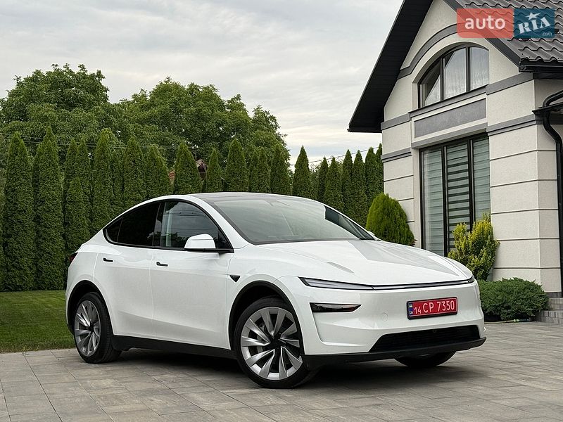 Tesla Model Y 2025