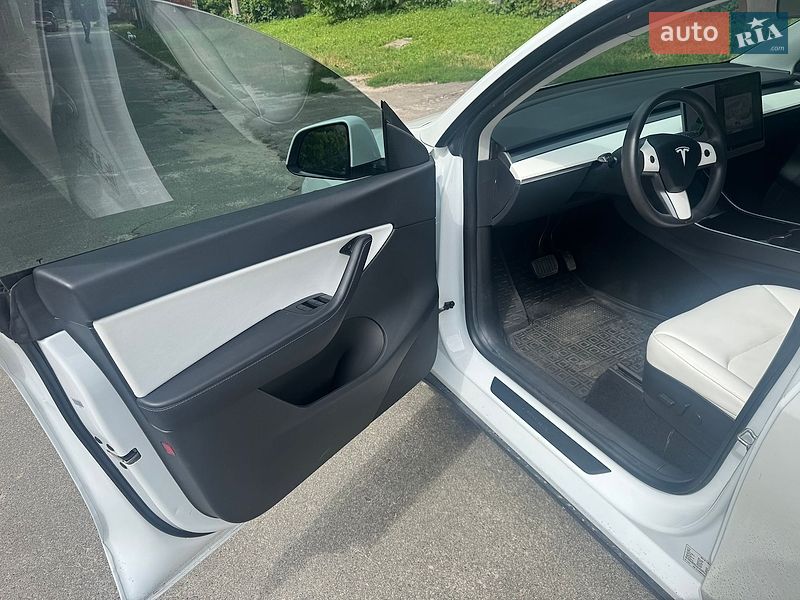 Внедорожник / Кроссовер Tesla Model Y 2020 в Киеве