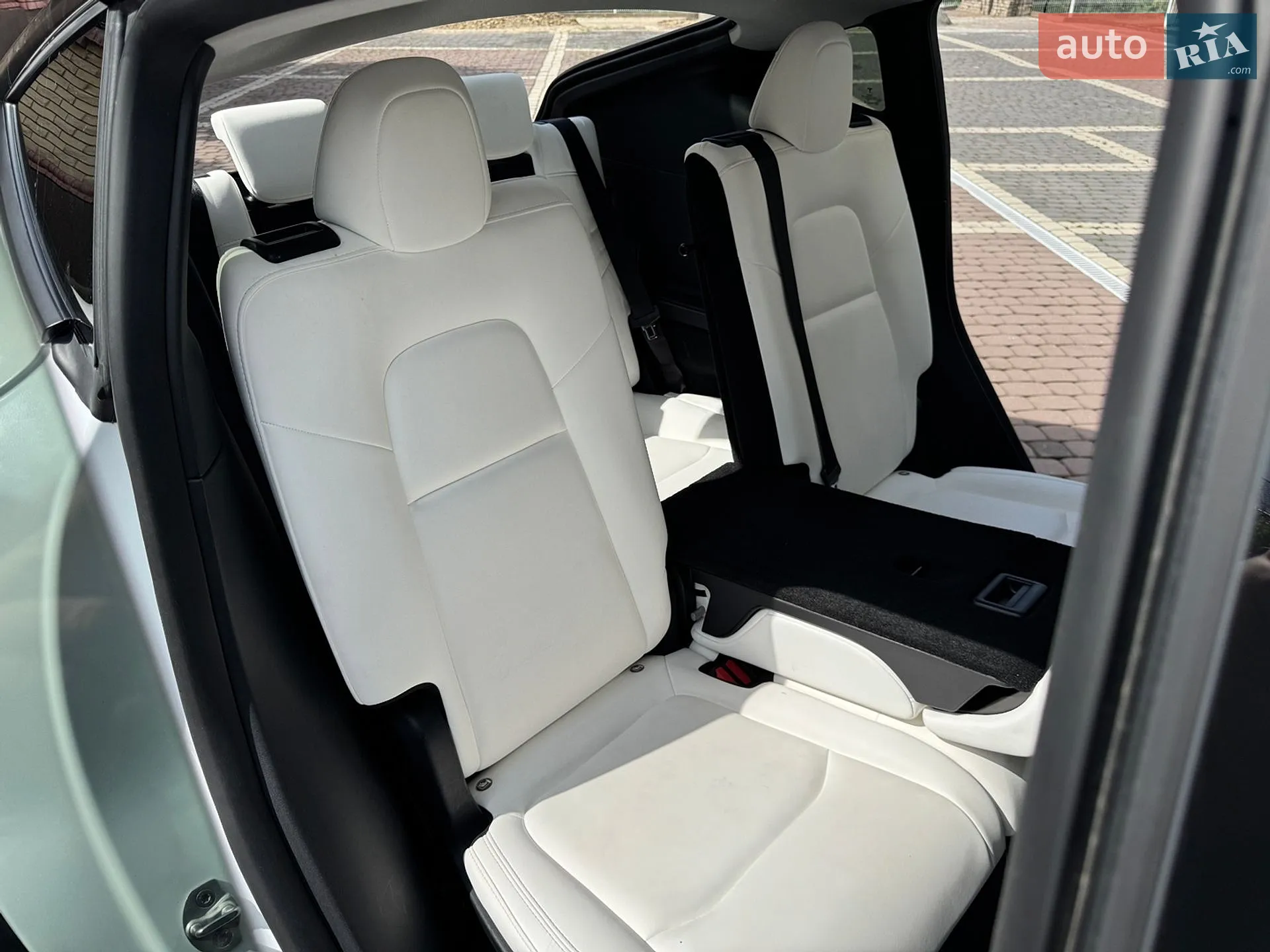 2024 Tesla Model Y - мініатюра 8