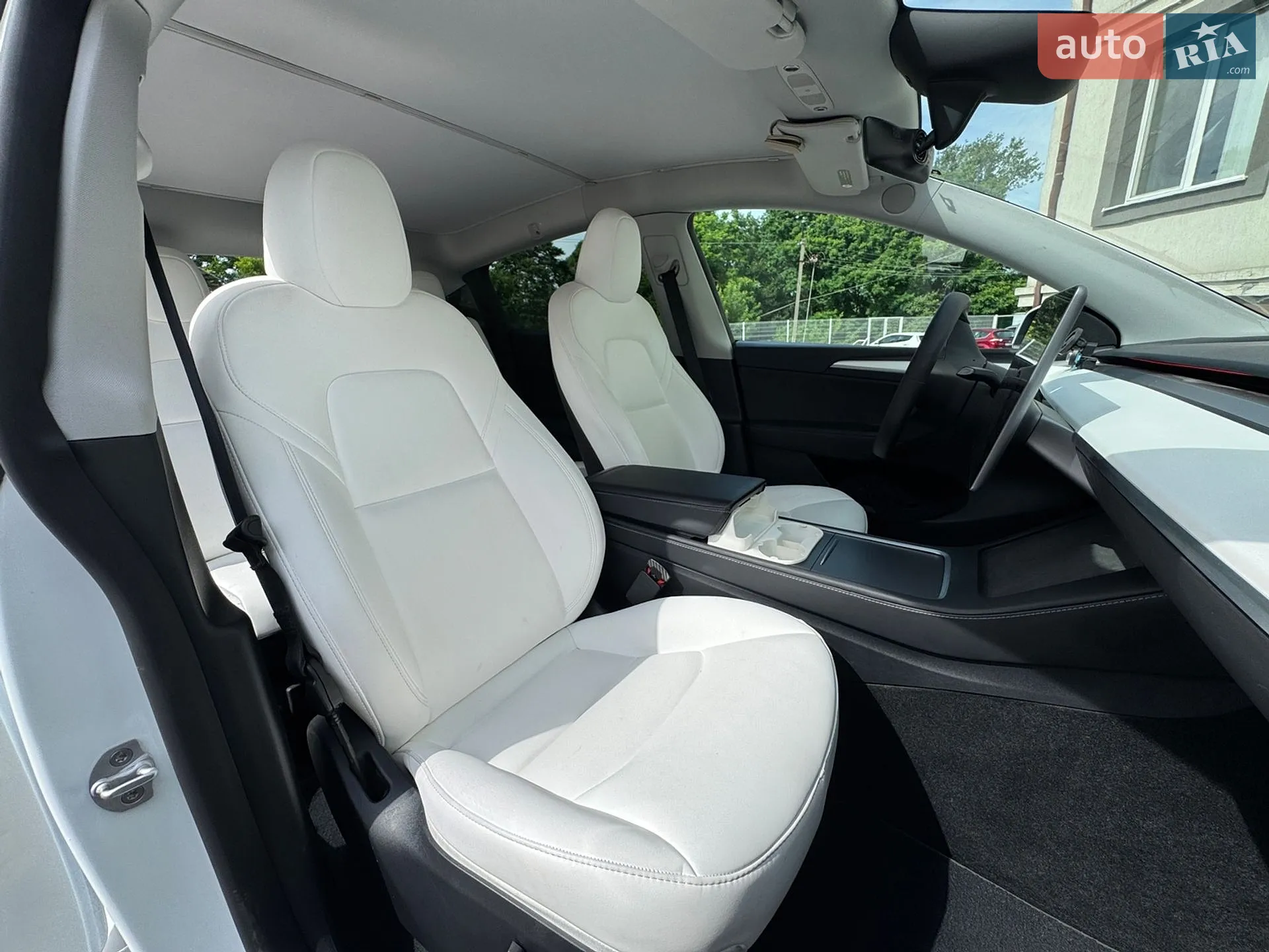2024 Tesla Model Y - мініатюра 9