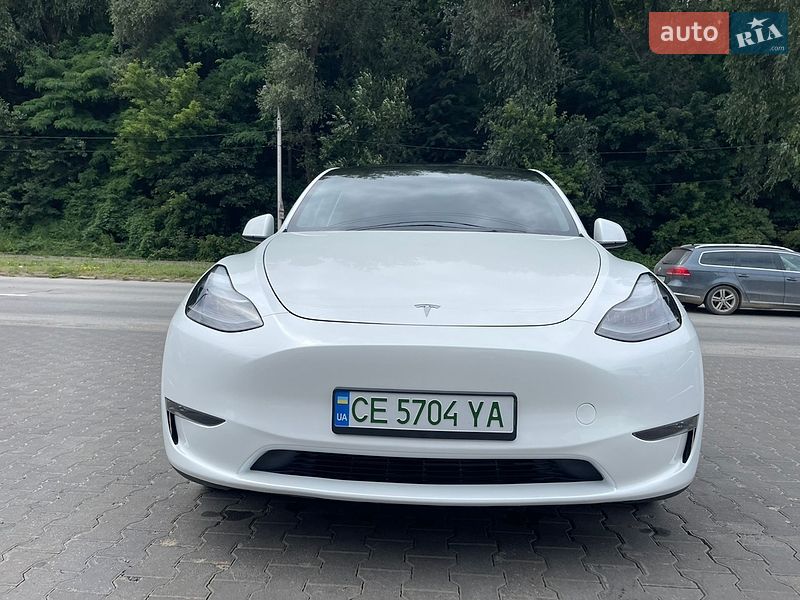 Tesla Model Y 2024