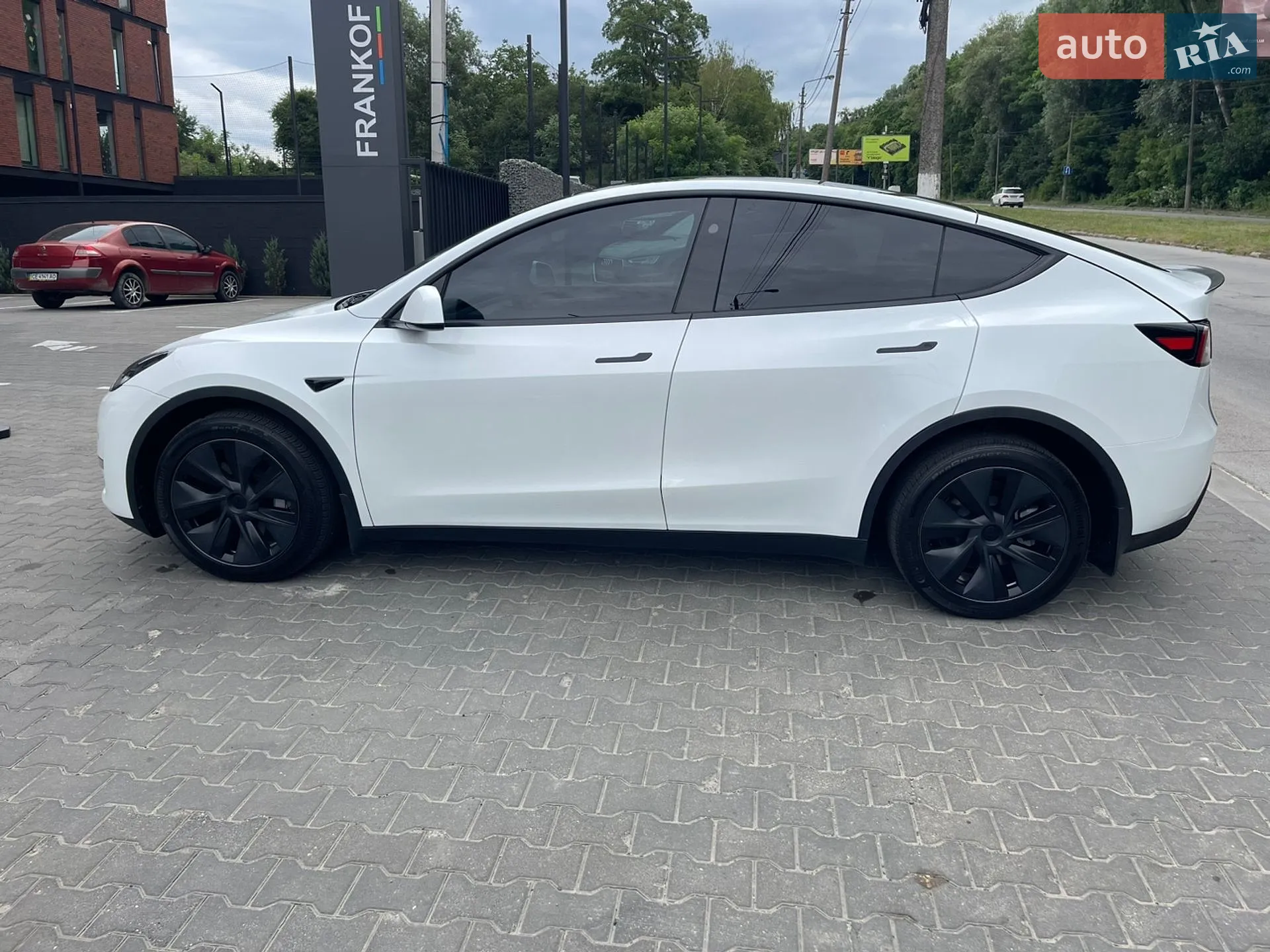 2024 Tesla Model Y - мініатюра 5