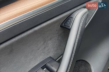 Внедорожник / Кроссовер Tesla Model Y 2022 в Киеве
