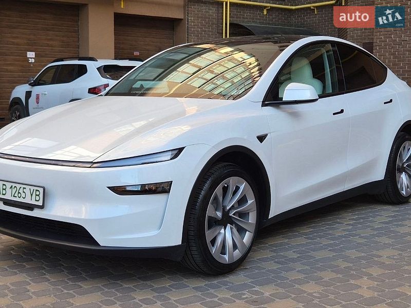 Позашляховик / Кросовер Tesla Model Y 2025 в Києві