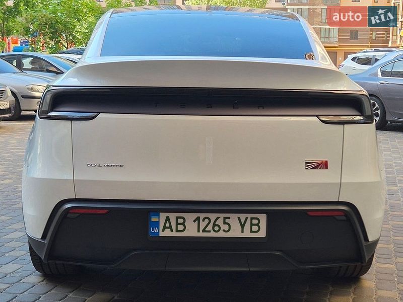 Позашляховик / Кросовер Tesla Model Y 2025 в Києві