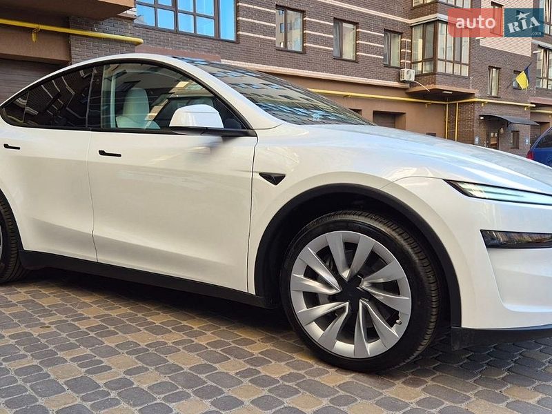 Позашляховик / Кросовер Tesla Model Y 2025 в Києві