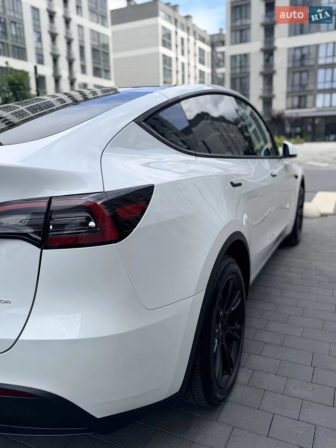 2024 Tesla Model Y - мініатюра 3
