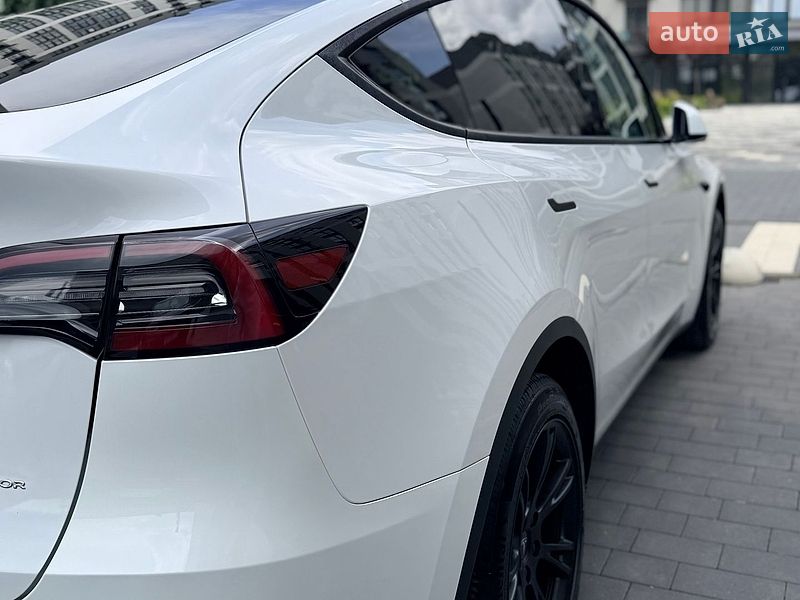 Позашляховик / Кросовер Tesla Model Y 2024 в Івано-Франківську