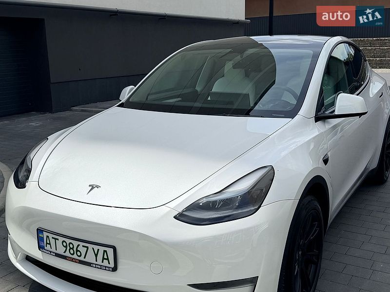 Позашляховик / Кросовер Tesla Model Y 2024 в Івано-Франківську