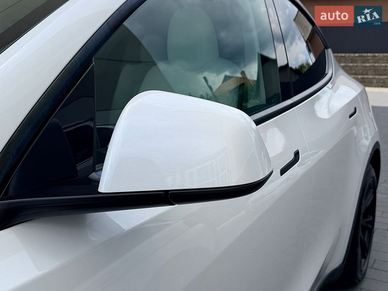 Позашляховик / Кросовер Tesla Model Y 2024 в Івано-Франківську